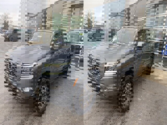 Used 2024 Nissan Frontier SL image 2