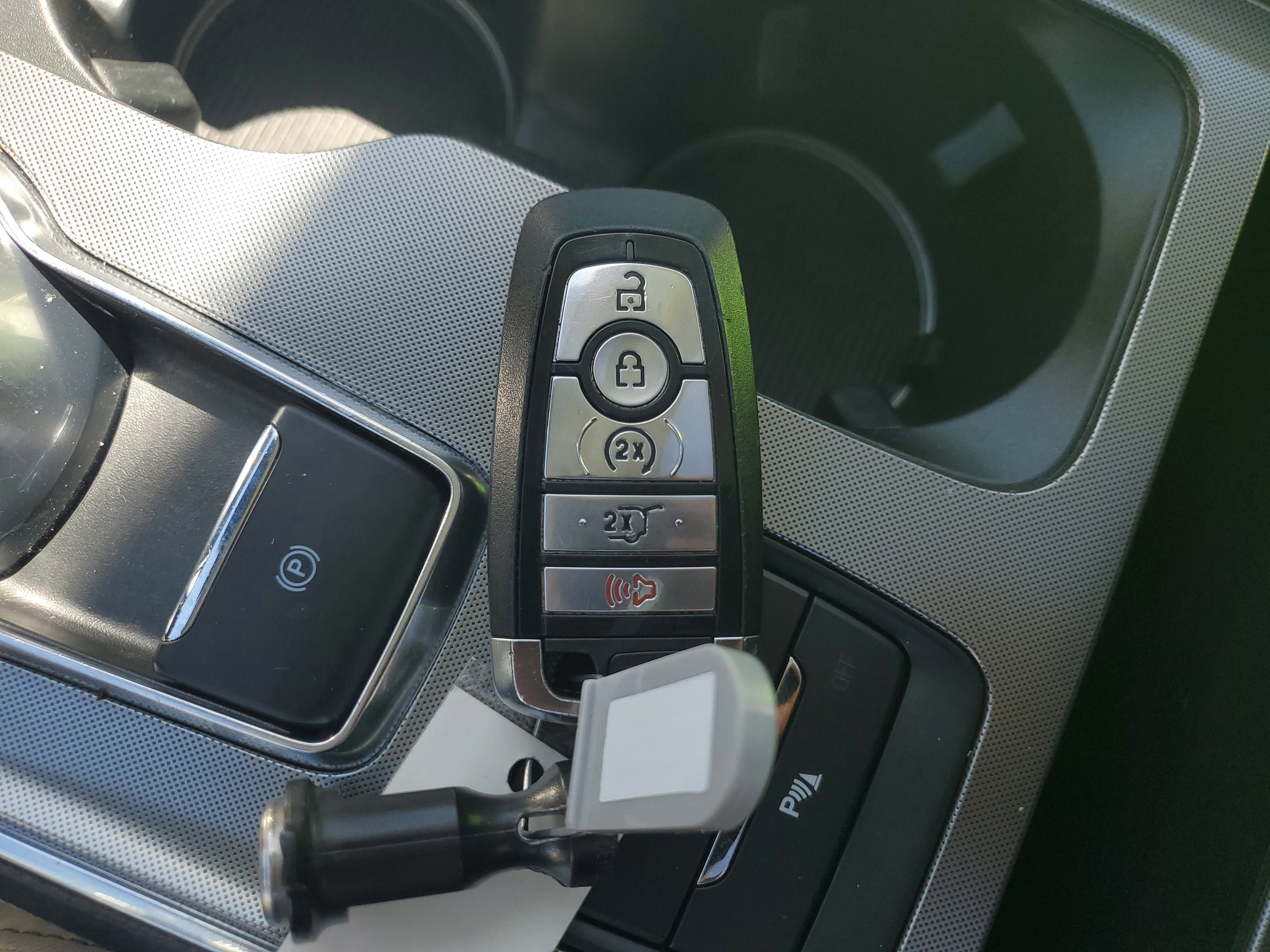 Certified 2023 Ford Edge Titanium w/ Class II Trailer Tow Package image 30