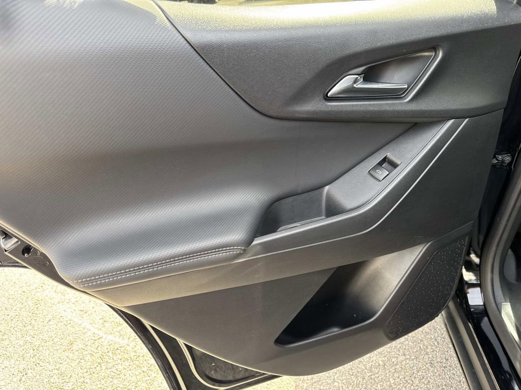 Used 2025 Chevrolet Equinox LT FWD image 11
