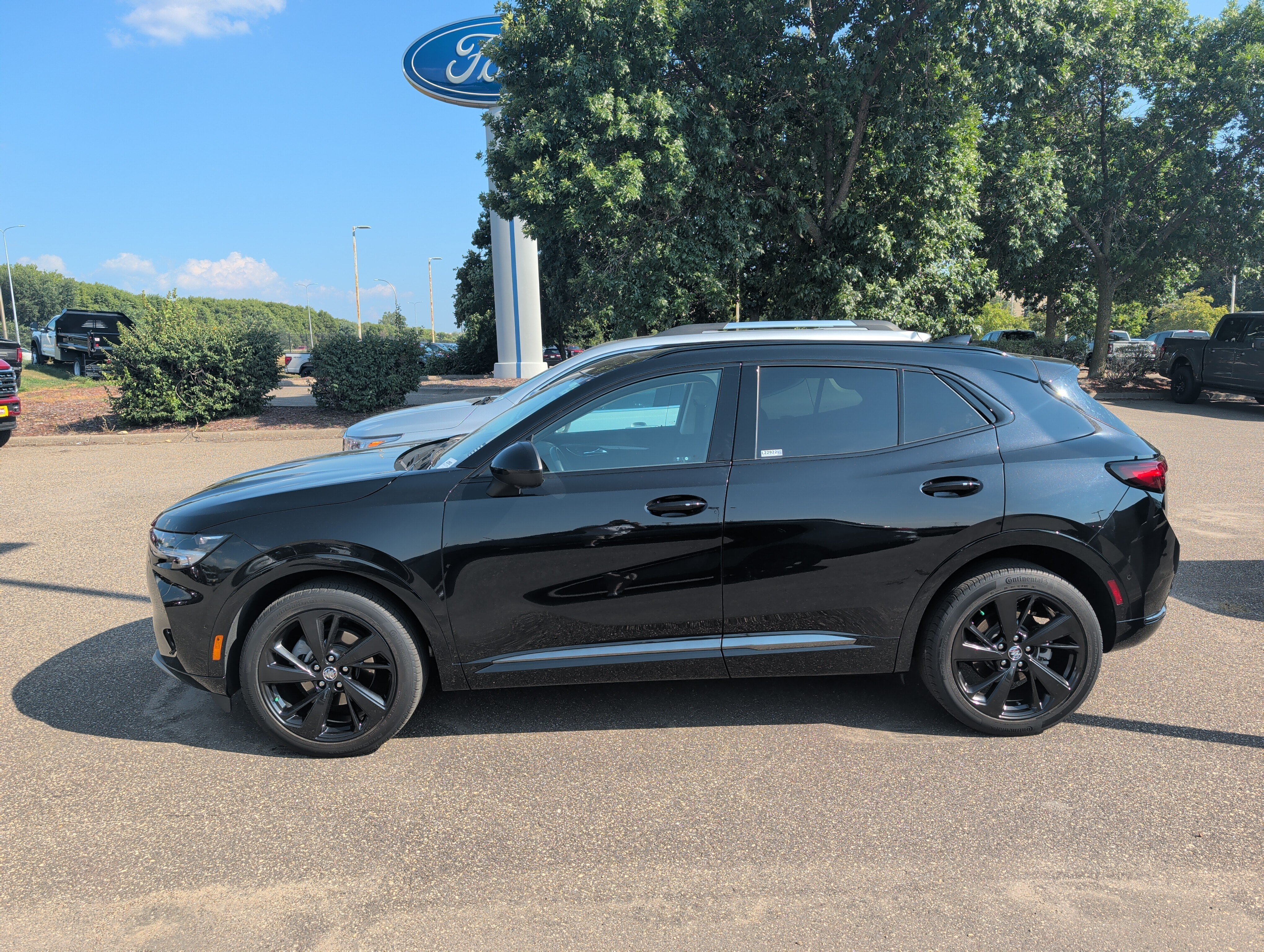 Used 2022 Buick Envision Essence w/ Technology Package II AWD/4WD image 4