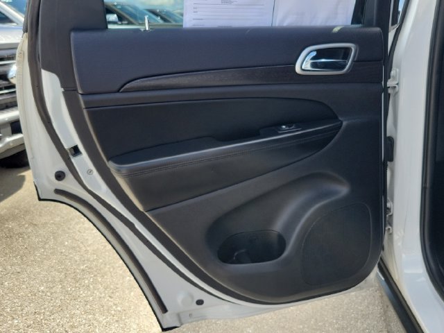 Used 2018 Jeep Grand Cherokee Laredo RWD image 15
