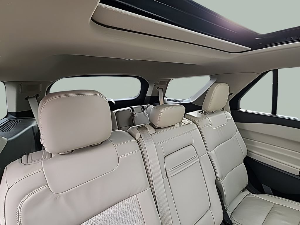 Certified 2020 Ford Explorer Platinum w/ Premium Technology Package AWD/4WD image 16