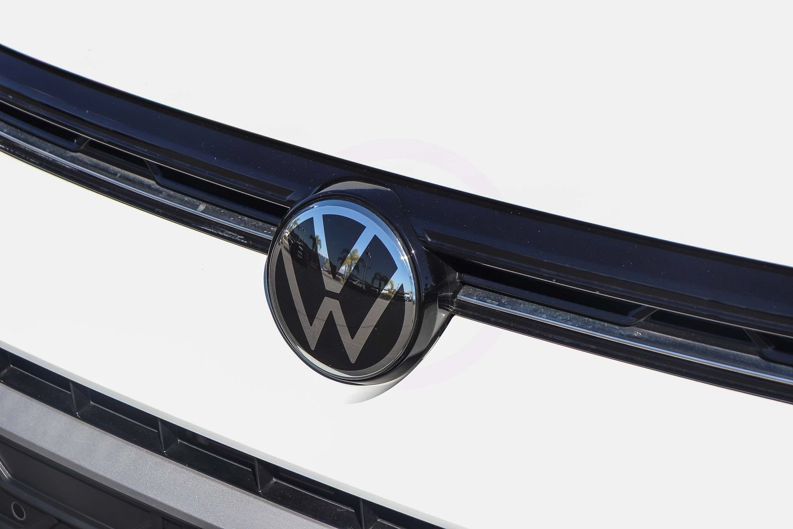 Used 2025 Volkswagen Taos SE w/ Panoramic Sunroof Package FWD image 11