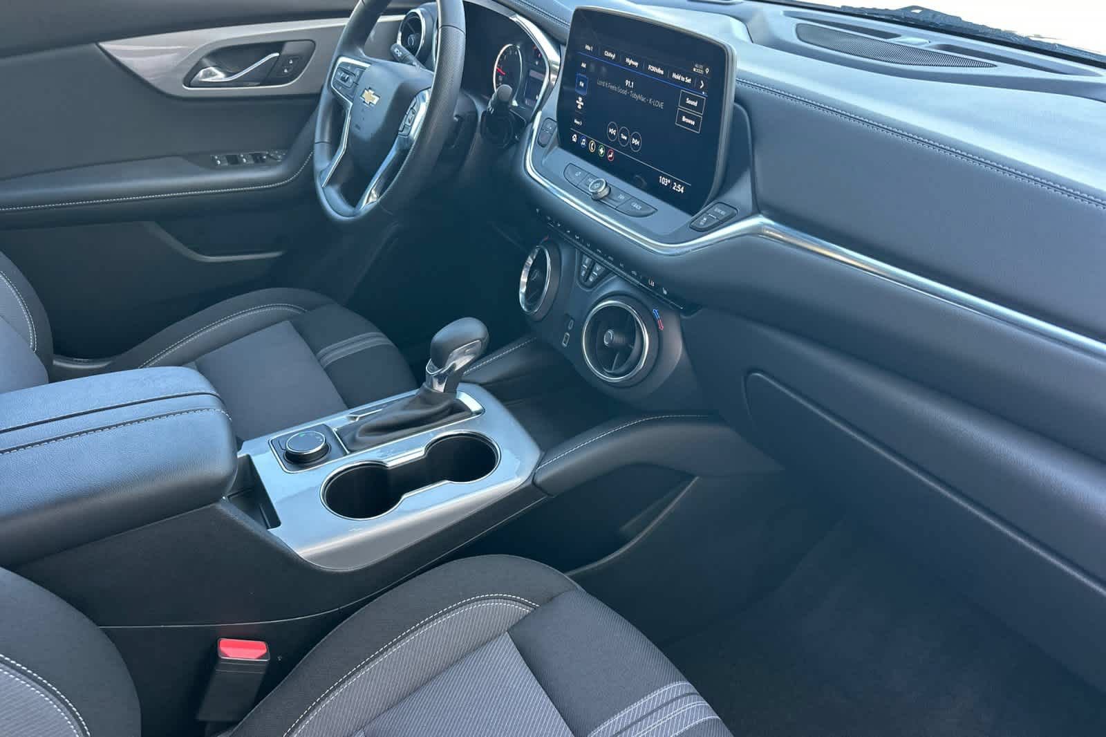 Used 2025 Chevrolet Blazer LT FWD image 17