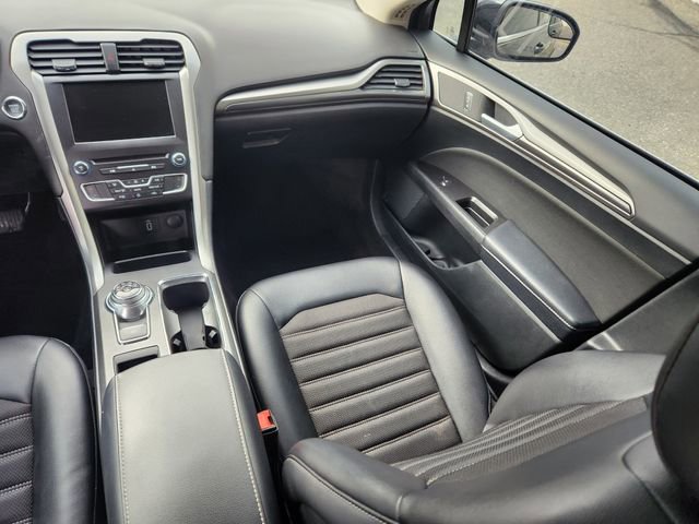 Certified 2017 Ford Fusion SE w/ Equipment Group 201A image 15