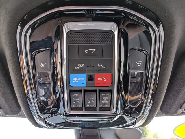 Used 2023 Jeep Grand Cherokee Summit AWD/4WD image 13