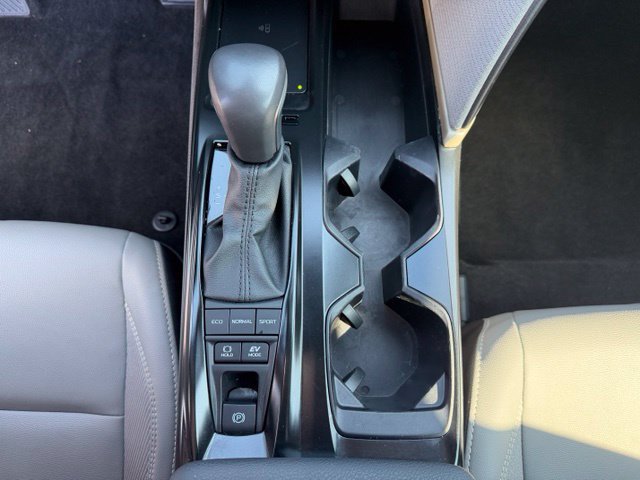Used 2025 Toyota Camry SE w/ Convenience Package FWD image 20