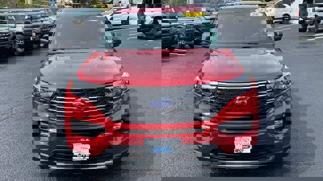 Certified 2022 Ford Explorer XLT w/ Equipment Group 202A image 8