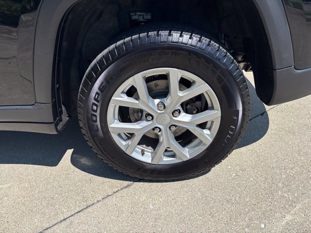 Used 2023 Jeep Grand Cherokee Limited AWD/4WD image 12