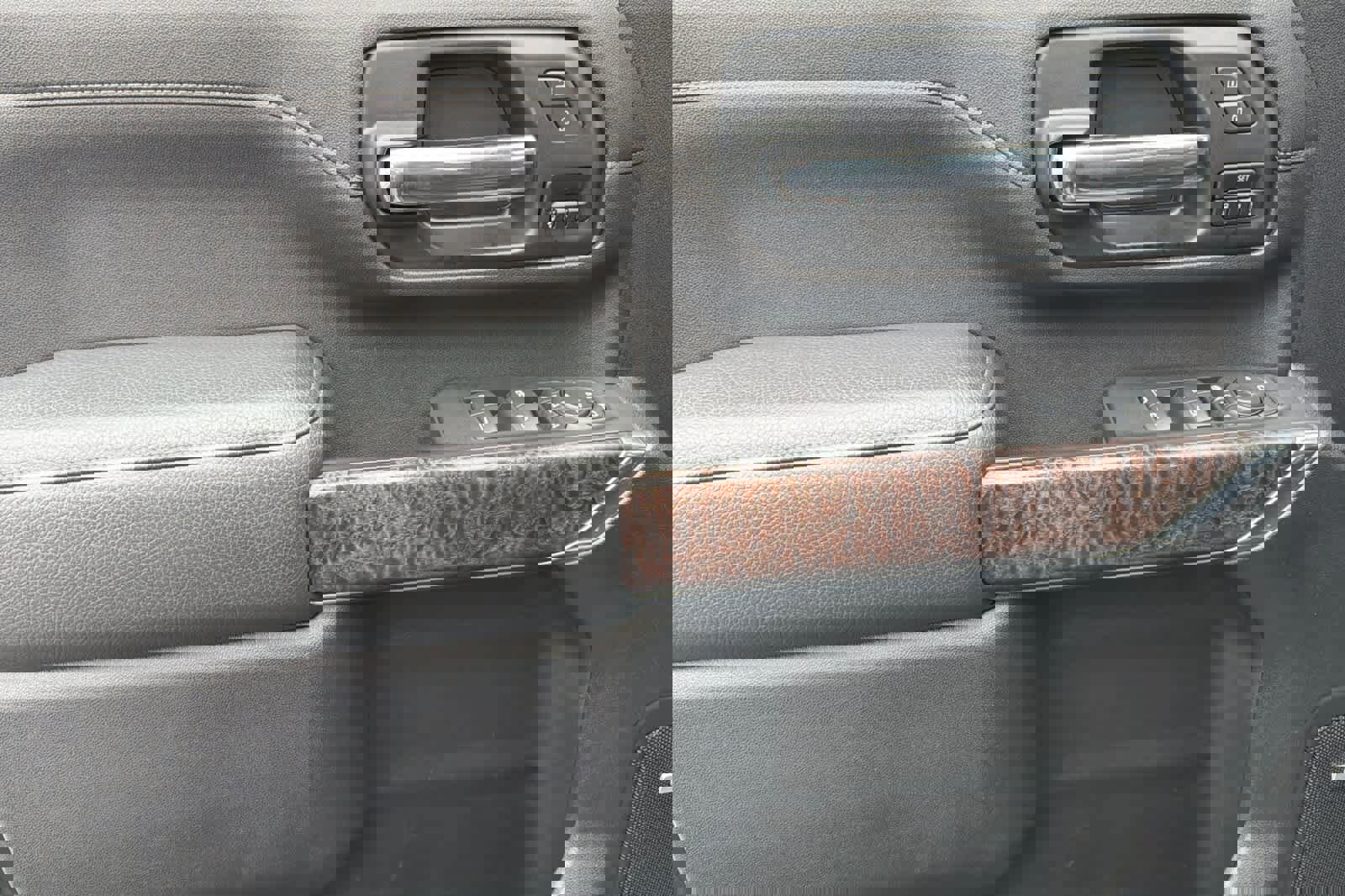 Used 2020 GMC Sierra 2500 Denali w/ Denali Ultimate Package AWD/4WD image 12