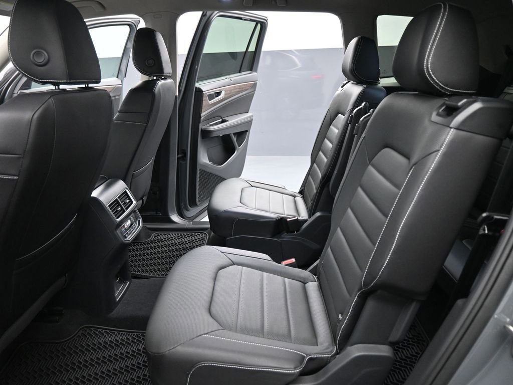 Used 2025 Volkswagen Atlas SEL AWD/4WD image 46