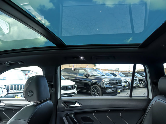 Used 2023 Volkswagen Tiguan SE R-Line AWD/4WD image 13
