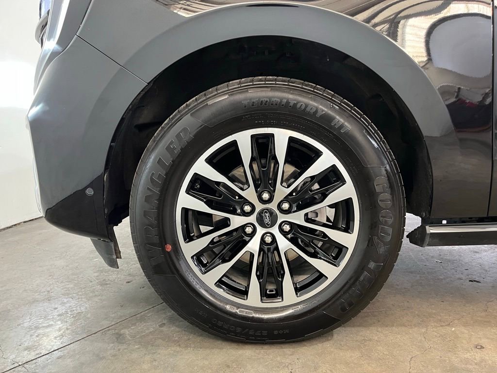 Certified 2025 Ford Expedition Platinum AWD/4WD image 17