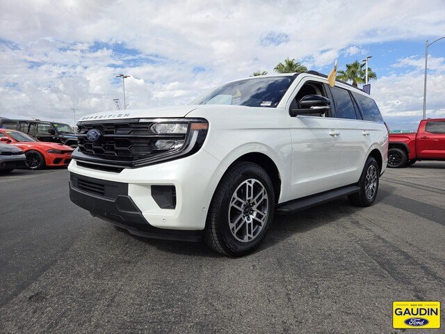 Certified 2025 Ford Expedition Active AWD/4WD image 3