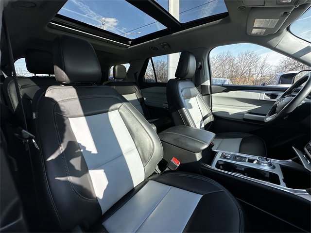 Certified 2022 Ford Explorer XLT w/ Equipment Group 202A image 36