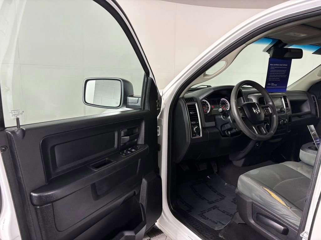 Used 2018 RAM 1500 Tradesman w/ Chrome Appearance Group AWD/4WD image 11