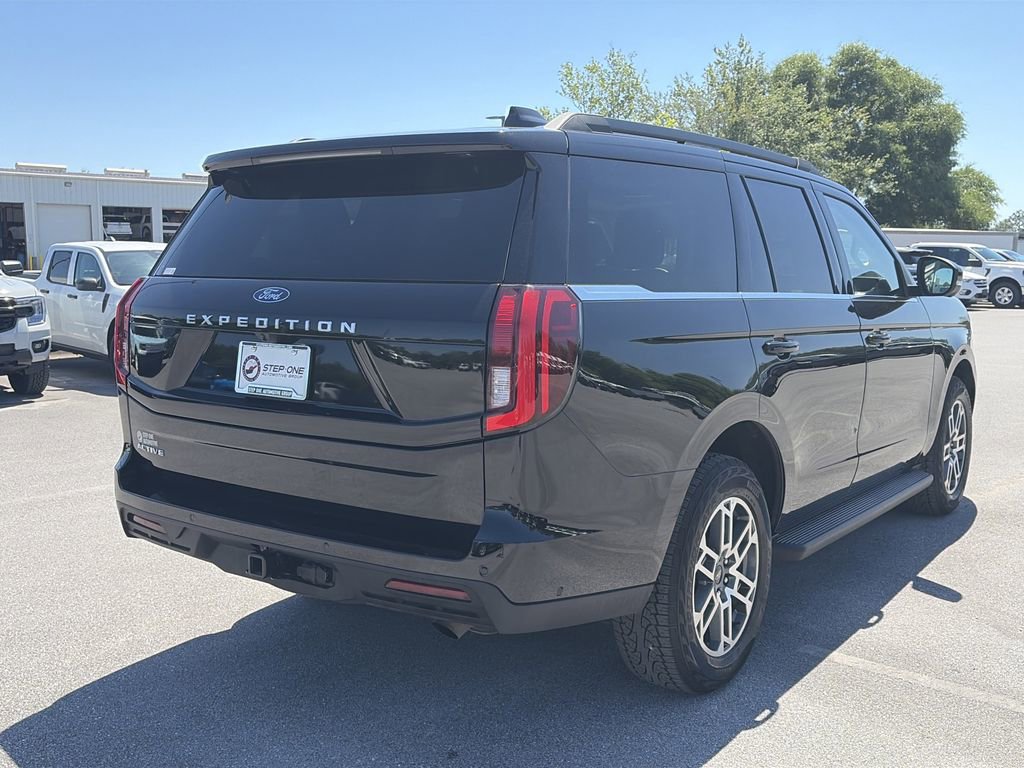 Certified 2025 Ford Expedition Active AWD/4WD image 7