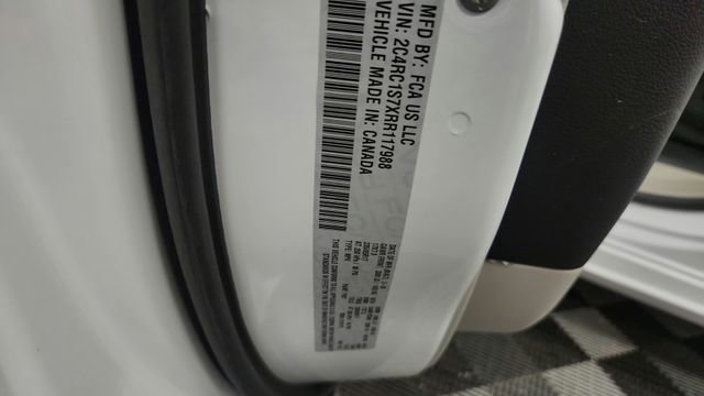 Used 2024 Chrysler Pacifica Select image 25