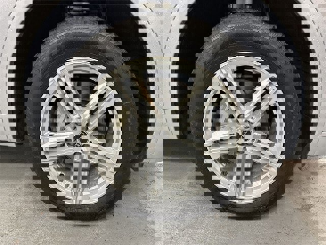 Used 2024 Audi Q5 e Premium w/ Convenience Package image 2