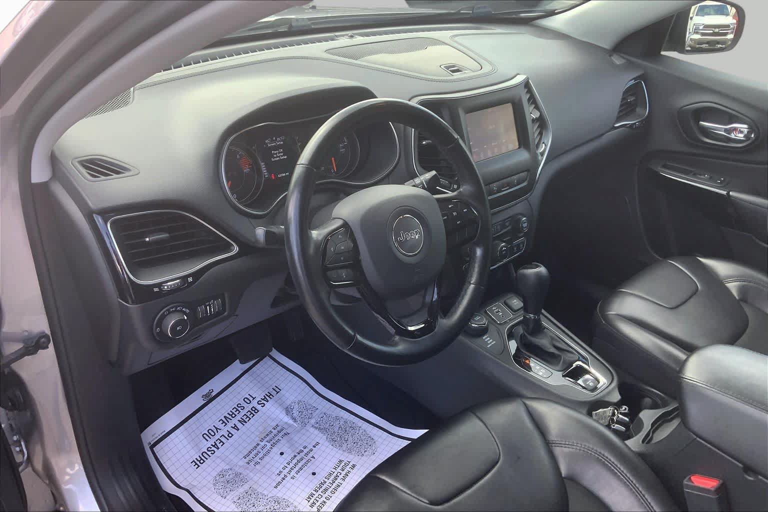 Used 2021 Jeep Cherokee Latitude Plus AWD/4WD image 17