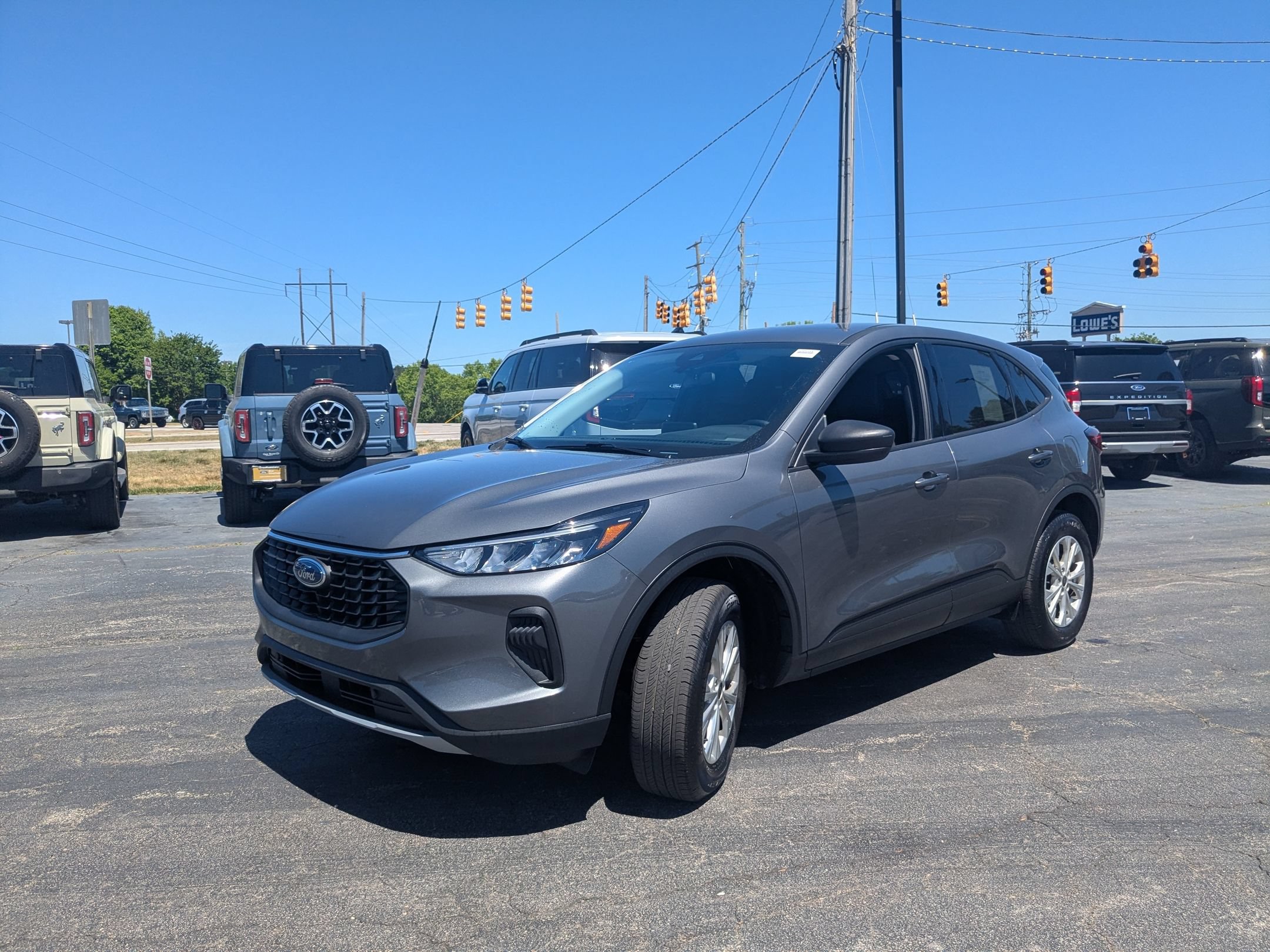 Certified 2025 Ford Escape Active w/ Cold Weather Package AWD/4WD image 4