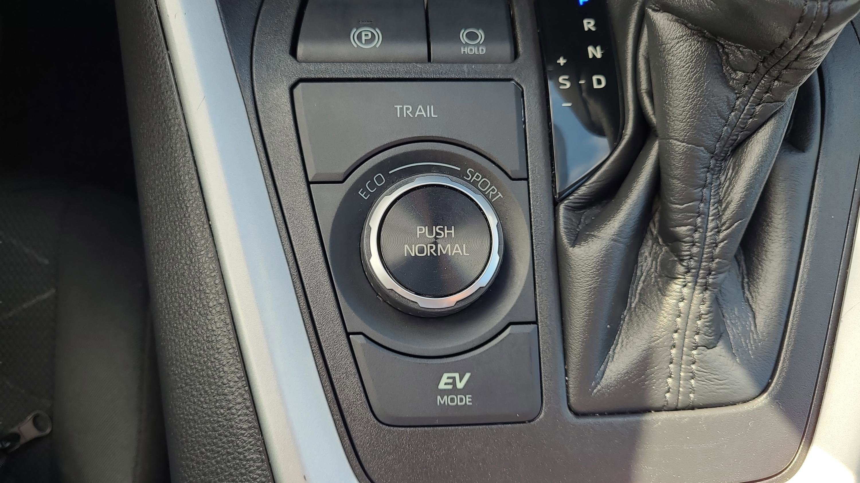 Used 2021 Toyota RAV4 XLE w/ Convenience Package AWD/4WD image 24