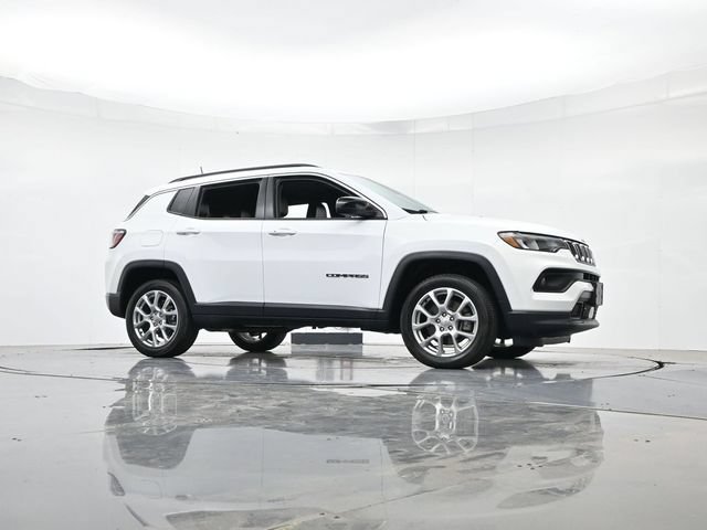 Used 2023 Jeep Compass Latitude AWD/4WD image 31
