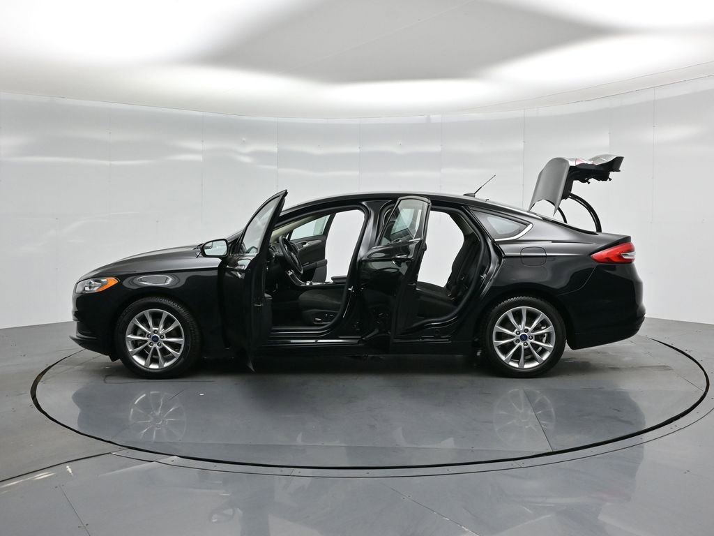 Certified 2017 Ford Fusion SE image 34