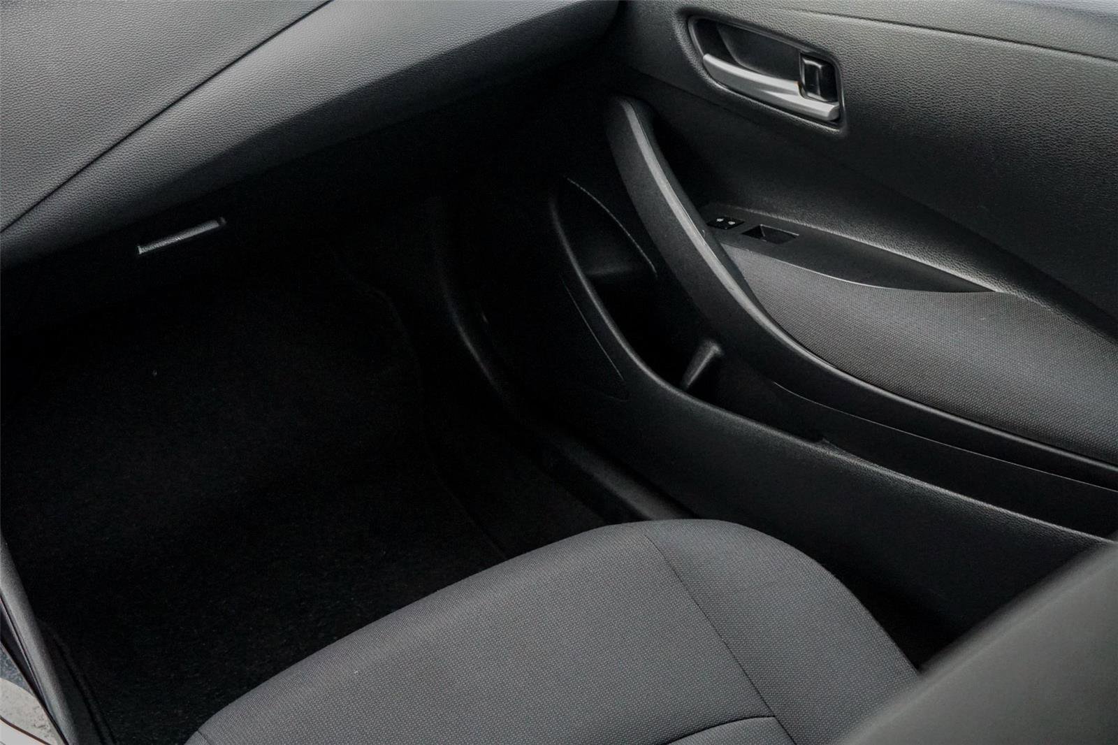 Used 2020 Toyota Corolla LE FWD image 26