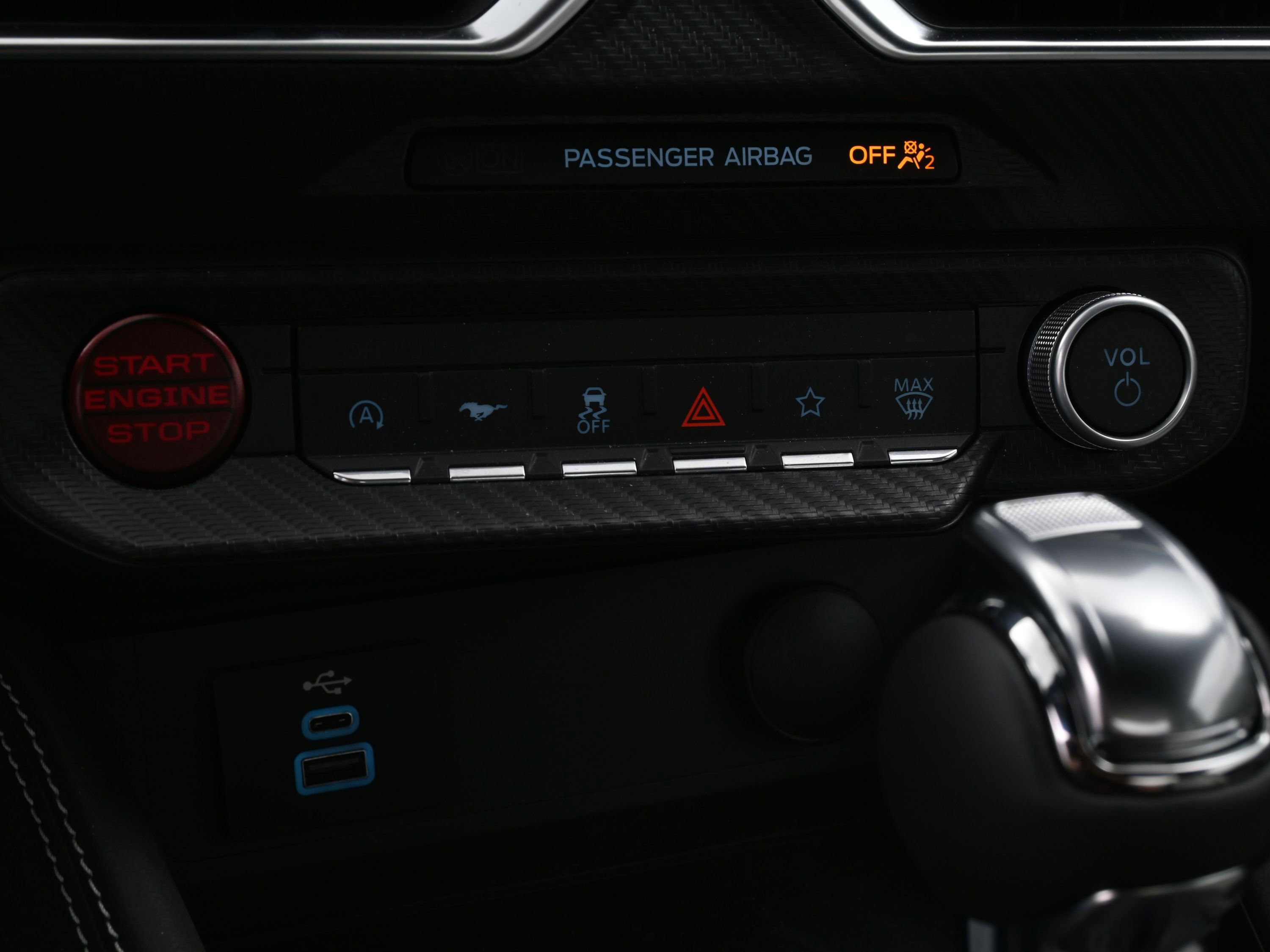 Certified 2025 Ford Mustang Premium image 34