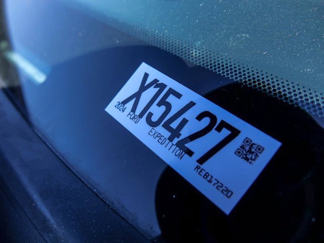 Certified 2024 Ford Expedition XLT image 34