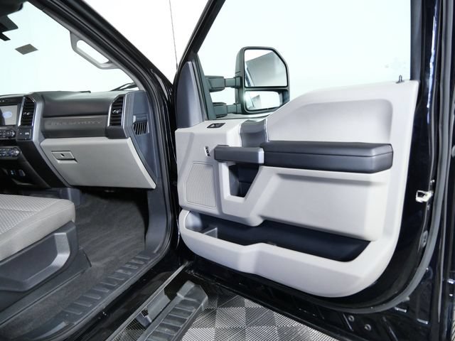 Certified 2022 Ford F250 XLT w/ Black Appearance Package AWD/4WD image 9