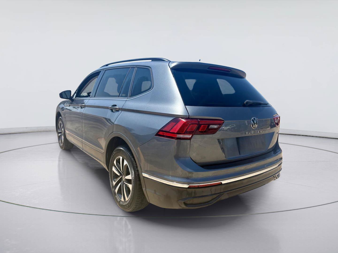 Used 2024 Volkswagen Tiguan S AWD/4WD image 3