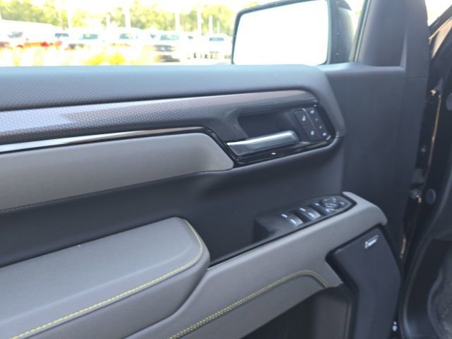 Used 2025 Chevrolet Silverado 1500 ZR2 w/ Technology Package image 9