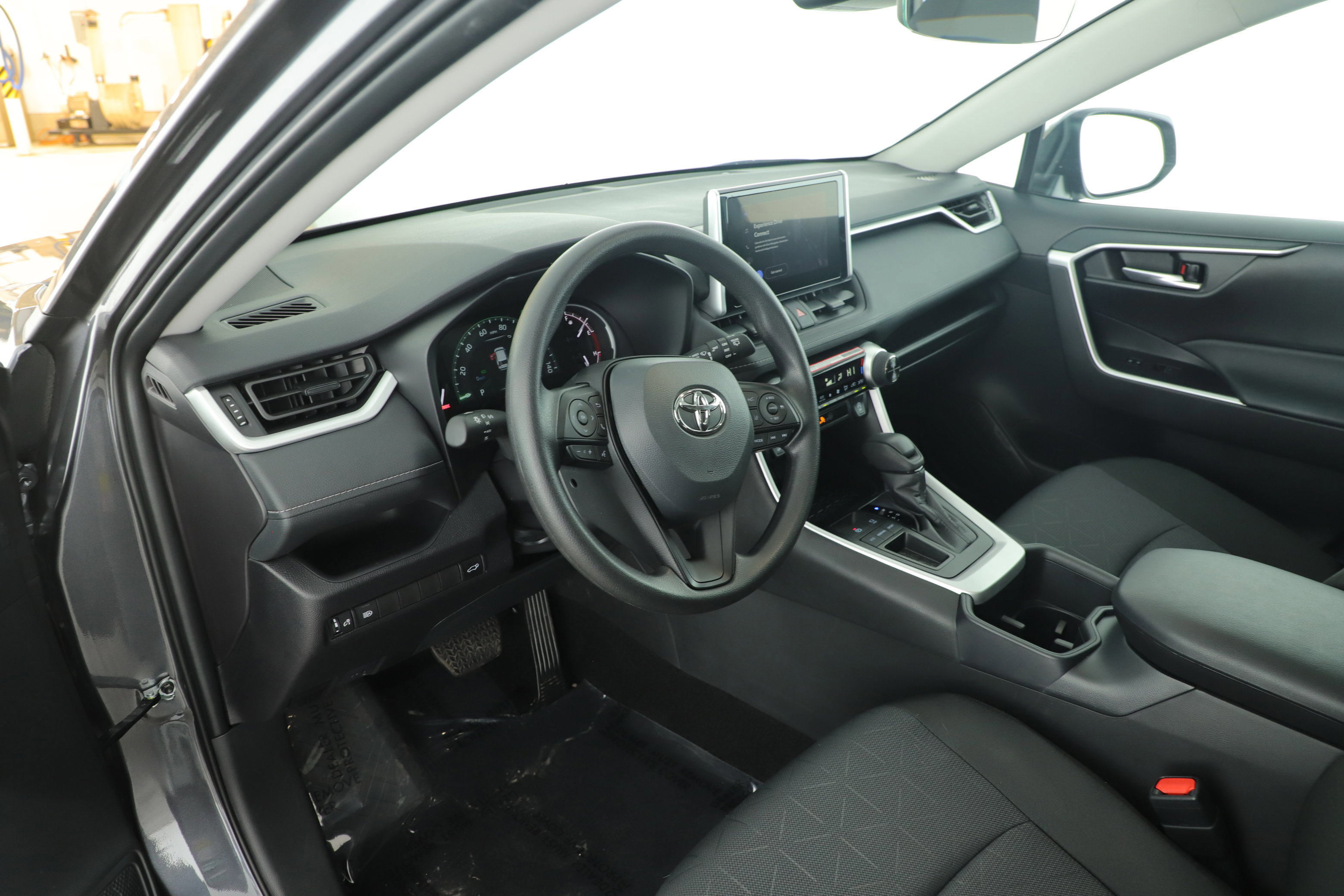 Used 2025 Toyota RAV4 XLE image 6
