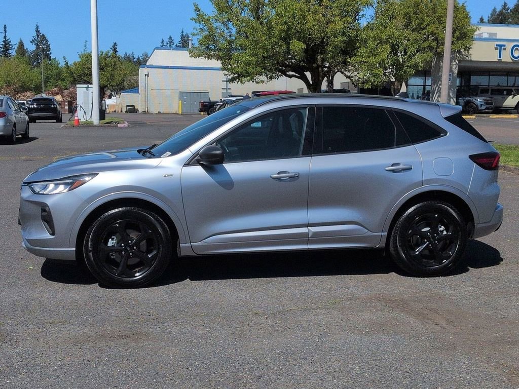Certified 2023 Ford Escape ST-Line w/ Tech Pack #1 AWD/4WD image 2