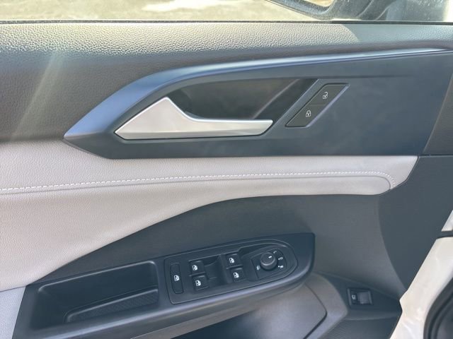 Used 2024 Volkswagen Taos SE image 13