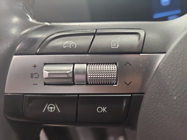 Used 2025 Hyundai Kona SEL FWD image 17