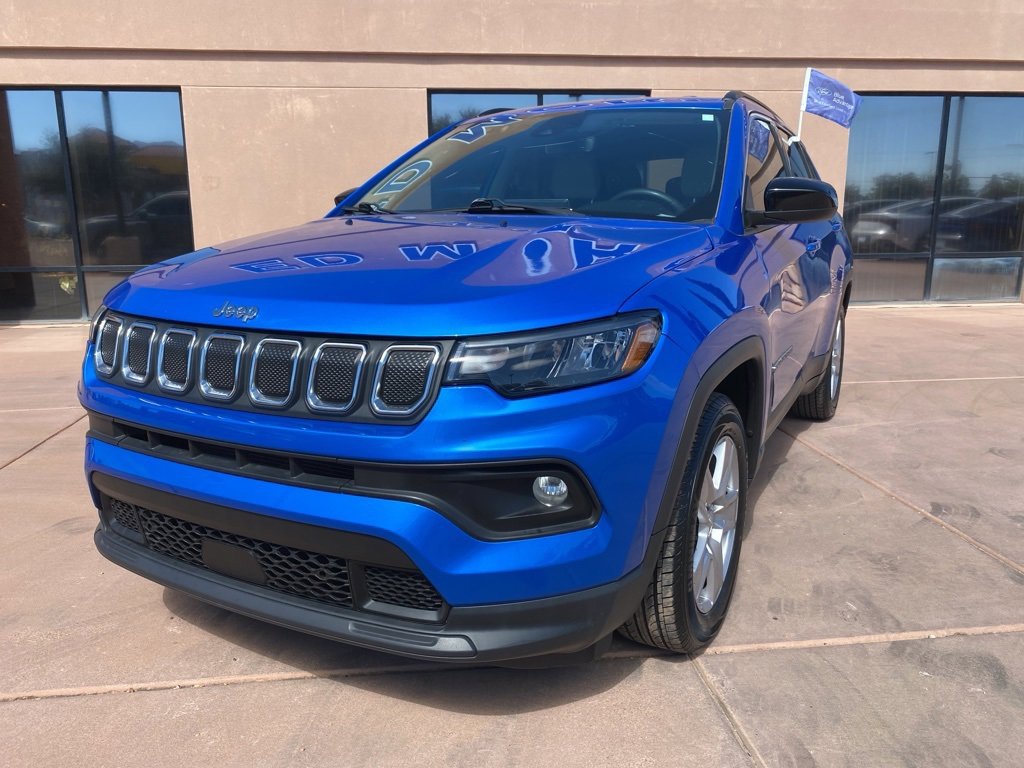 Used 2022 Jeep Compass Latitude image 2