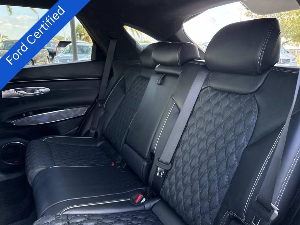 Used 2025 Genesis GV70 3.5T Sport w/ Sport Advanced Package image 17