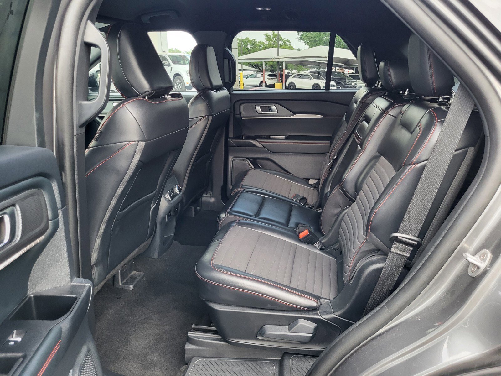 Certified 2025 Ford Explorer ST-Line w/ ST-Line Street Pack AWD/4WD image 18