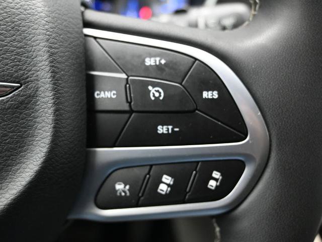 Used 2024 Chrysler Pacifica Touring-L image 24