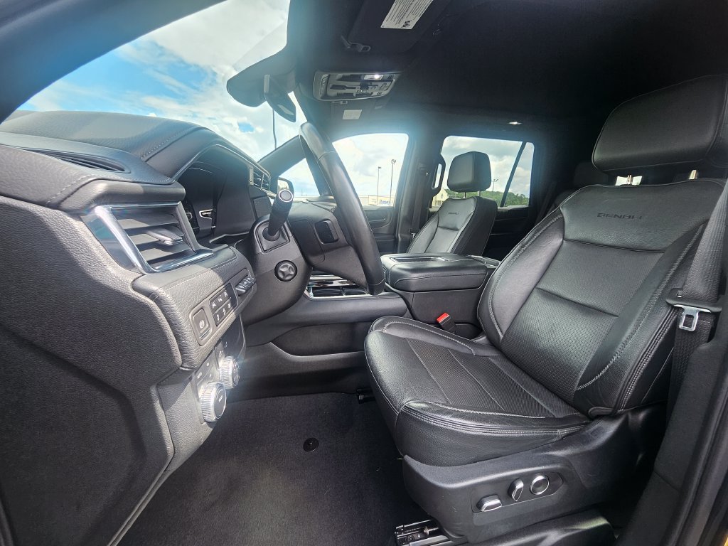 Used 2023 GMC Yukon Denali AWD/4WD image 4