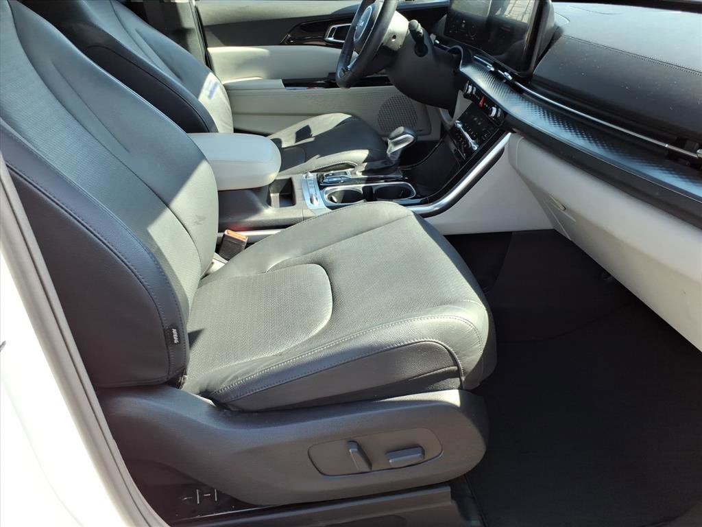 Used 2022 Kia Carnival SX Prestige image 10