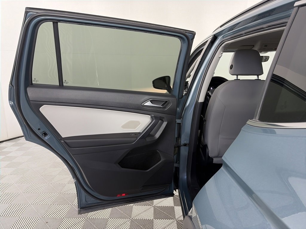Used 2021 Volkswagen Tiguan SE image 12