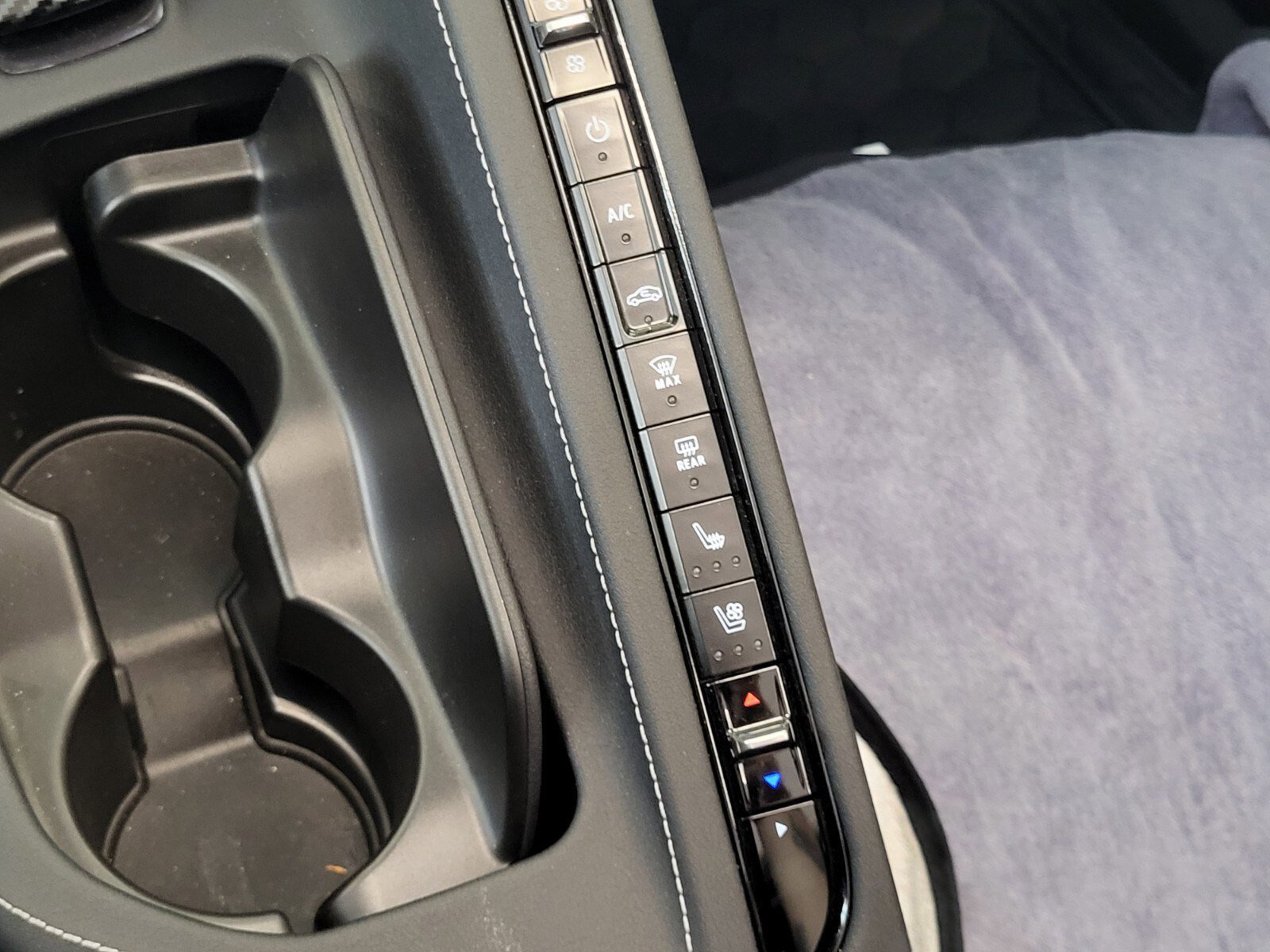 Used 2024 Chevrolet Corvette Stingray Preferred Cpe w/ Stealth Interior Trim Package image 14