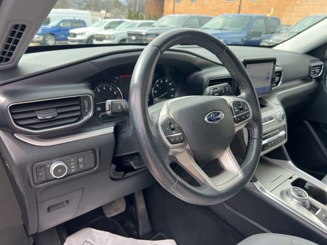 Certified 2021 Ford Explorer XLT w/ Equipment Group 202A image 8