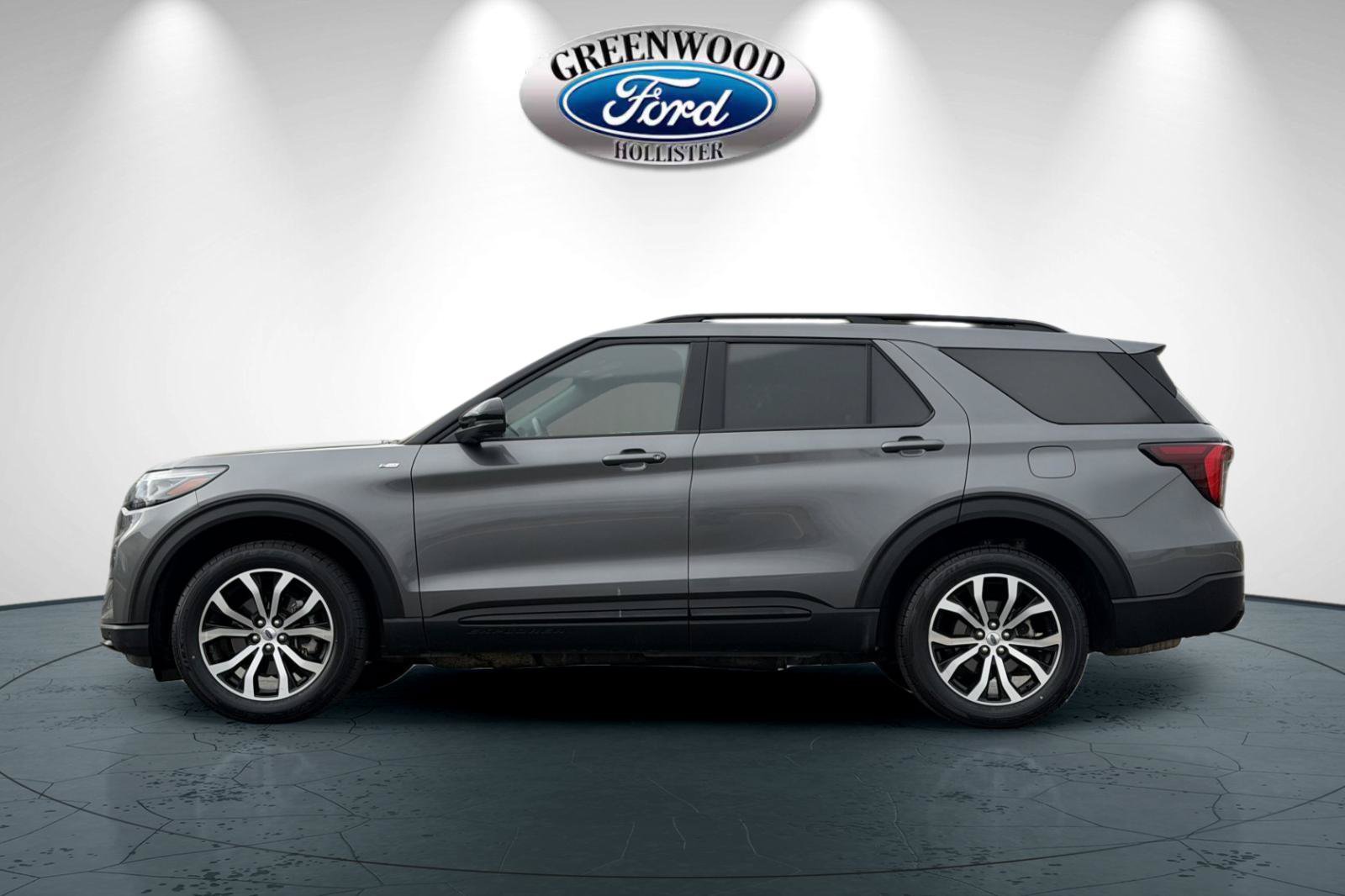 Certified 2025 Ford Explorer ST-Line AWD/4WD image 7
