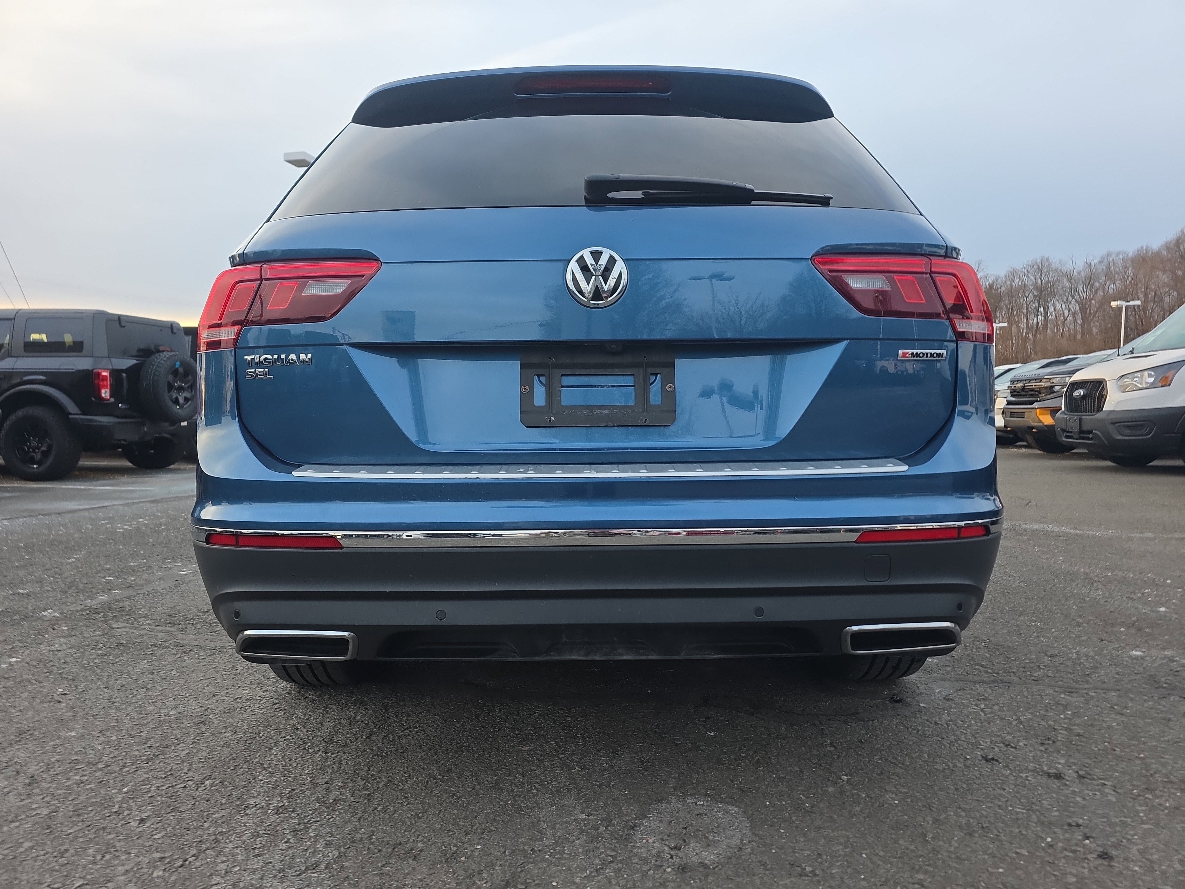 Used 2019 Volkswagen Tiguan SEL w/ 3rd Row Seat Package image 16