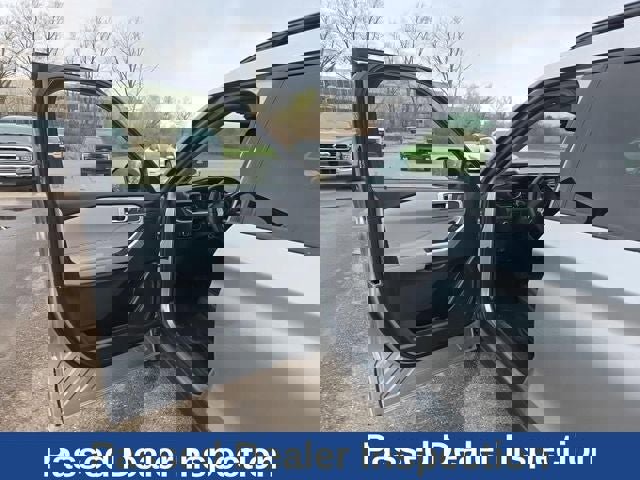 Certified 2024 Ford Explorer XLT w/ Equipment Group 202A AWD/4WD image 17